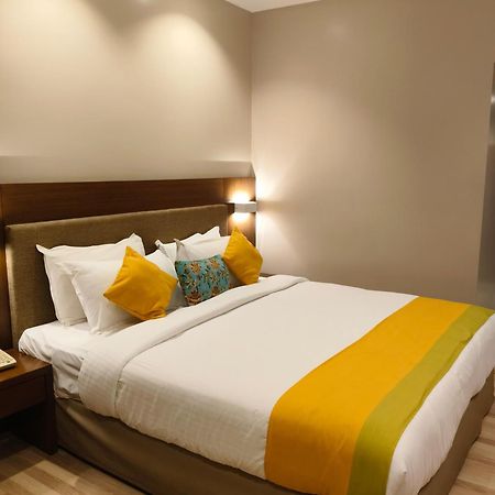 Park Residency Adoor Hotel Adur Exterior photo
