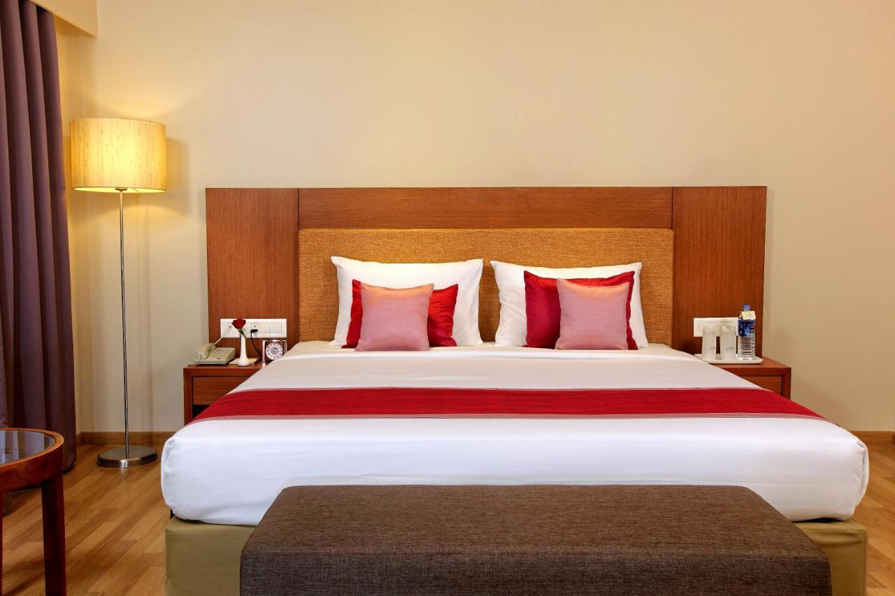 Park Residency Adoor Hotel Adur Exterior photo
