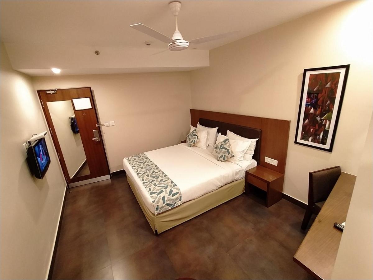 Park Residency Adoor Hotel Adur Exterior photo