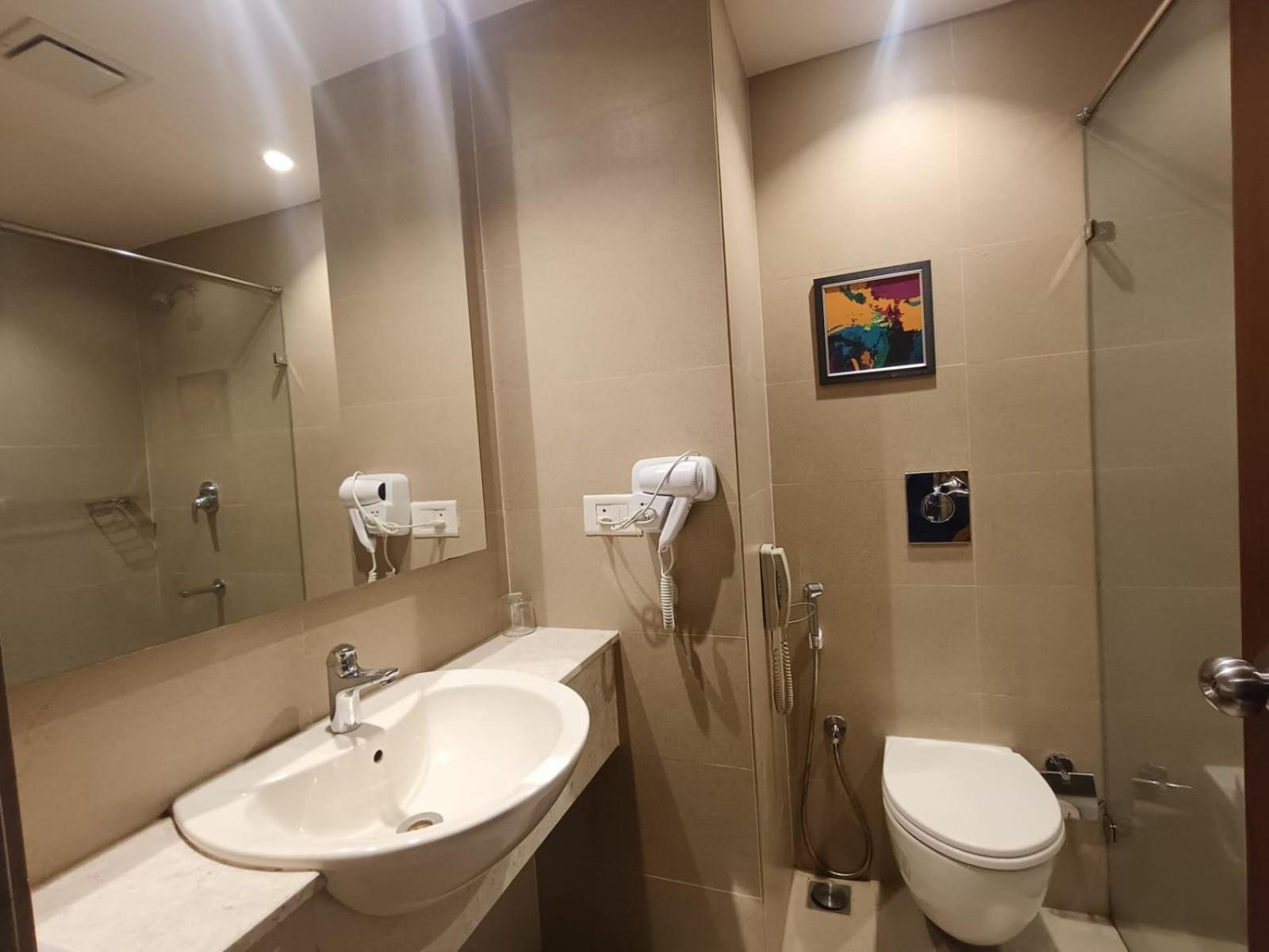 Park Residency Adoor Hotel Adur Exterior photo