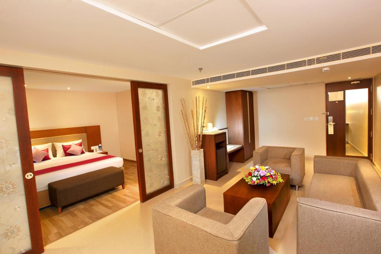 Park Residency Adoor Hotel Adur Exterior photo